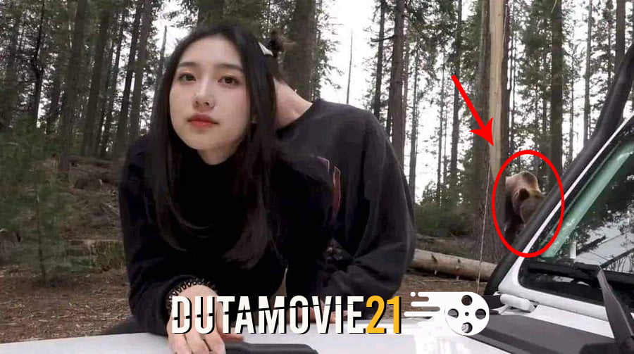 Nonton film Video Ganti Oli Di Hutan Yang Lagi Viral terbaru di Dutamovie21
