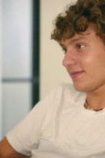 Nonton film Formula 1: Drive to Survive Season 8 Episode 1 terbaru di Dutamovie21